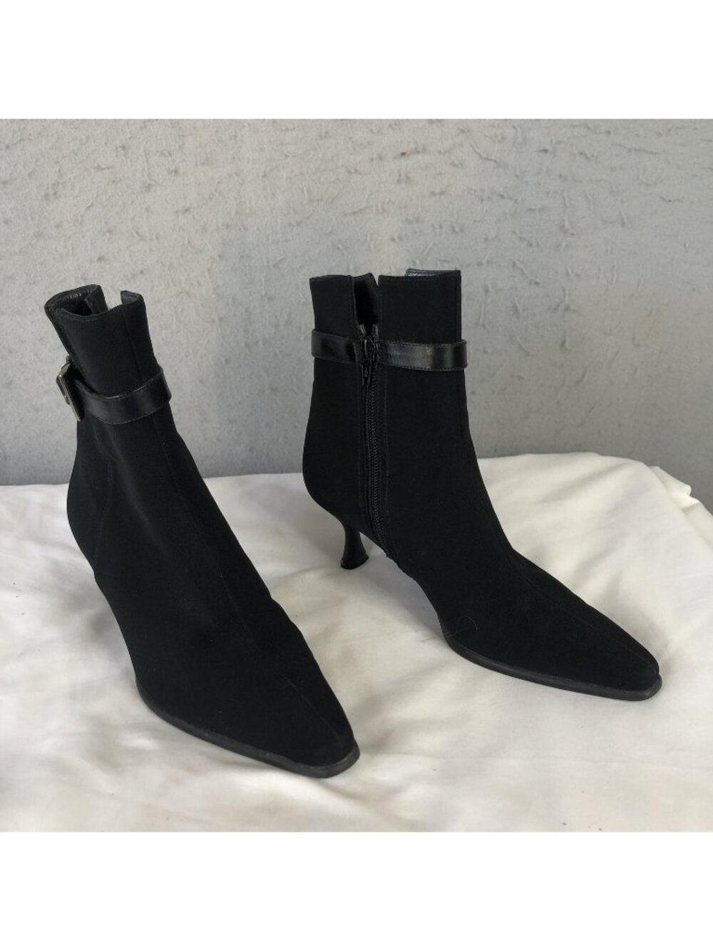 Stuart Weitzman Boots Womens Size 5 Black Gore-Tex Ankle Kitten Heel Pointed Toe